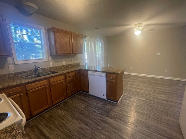 Building Photo - Charming ranch-style 2 Bedroom 1 Bath home in Pineville offering comfortable single-level living.