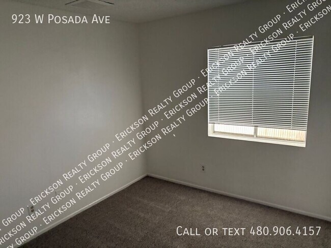 Building Photo - 923 W Posada Ave