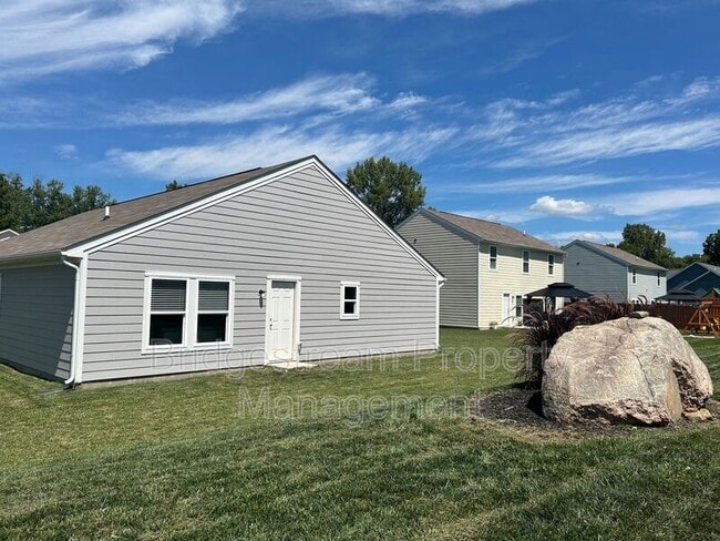 Building Photo - 961 Louise Dr