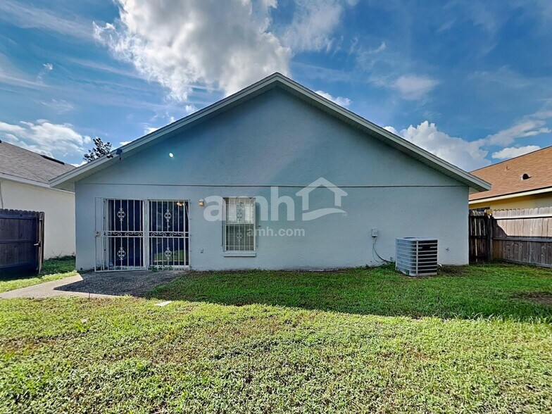 Building Photo - 5053 Foxcroft Ct