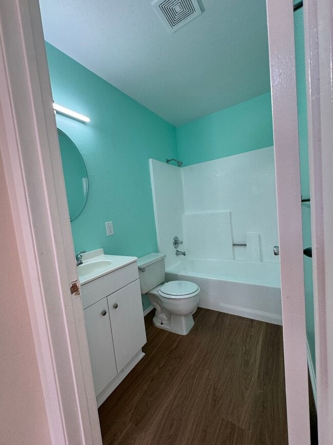 Building Photo - Spacious and Light 2 bedroom in Avalon Gre...