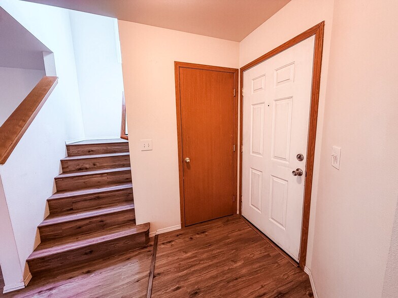 Building Photo - 943 College Ln NE