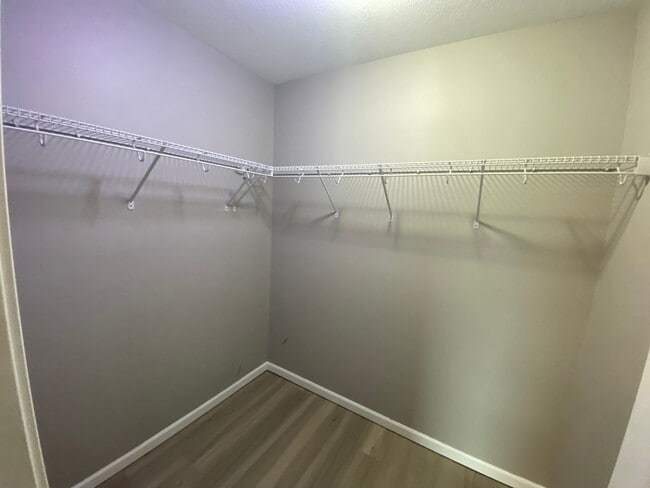 Building Photo - Fox Run Townhomes 1