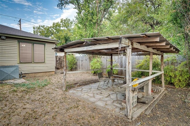 Building Photo - 1011 E 49th St