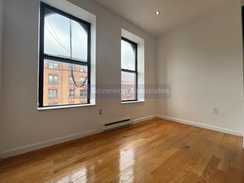 Building Photo - 342 Manhattan Ave