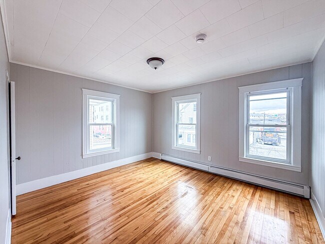 Building Photo - 18 Ellsworth St