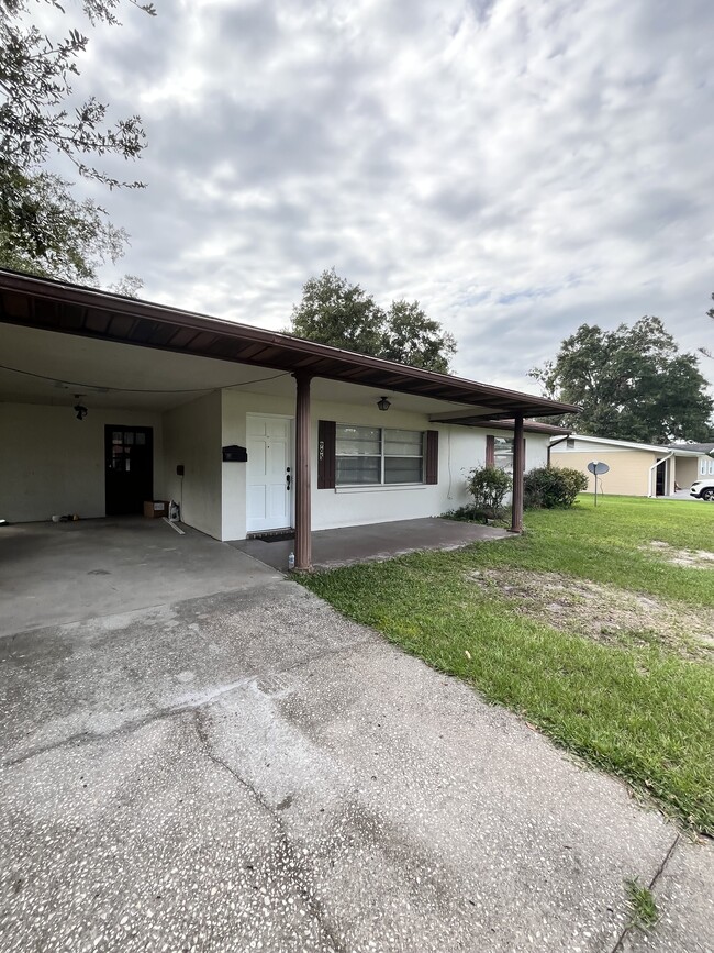 Building Photo - 905 N Crystal Ter