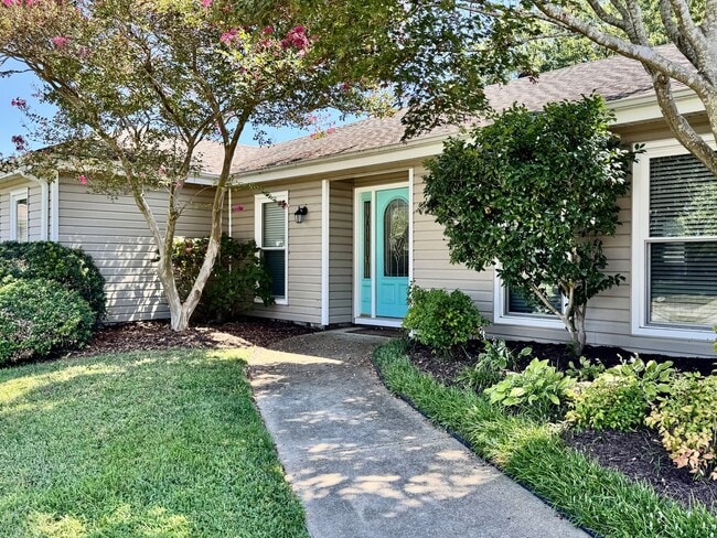 Building Photo - A Ranch Home In Great Neck!  Ready NOW!  P...