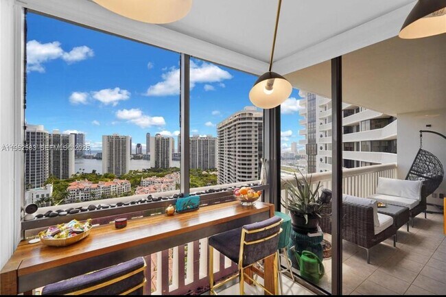 Building Photo - 1000 W Island Blvd