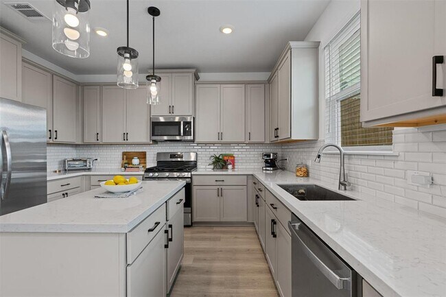 Building Photo - 13506 Grand Central Dr