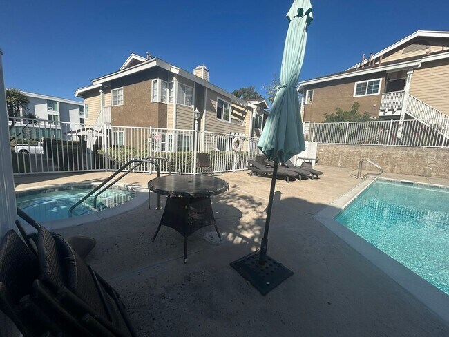 Building Photo - Upper-Level Condo – Bright, Stylish, and Ideally Located!