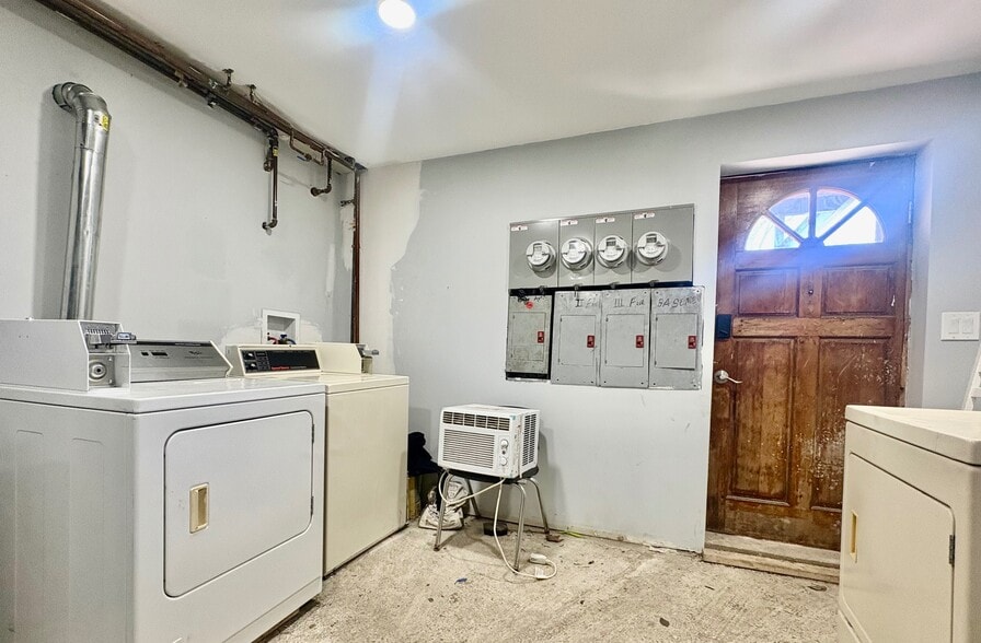 Building Photo - 3539 W Grenshaw St