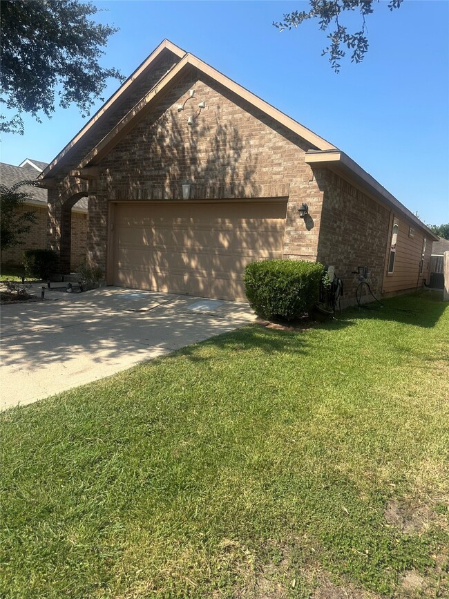 Building Photo - 13126 Royal Bell Ct