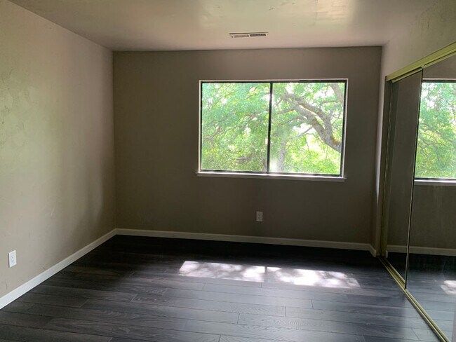 Building Photo - 3406 Bristol Ct