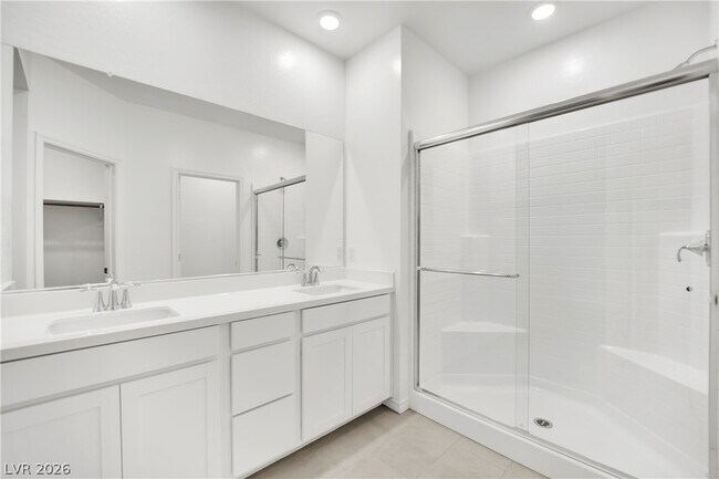 Building Photo - 600 N Carriage Hill Dr