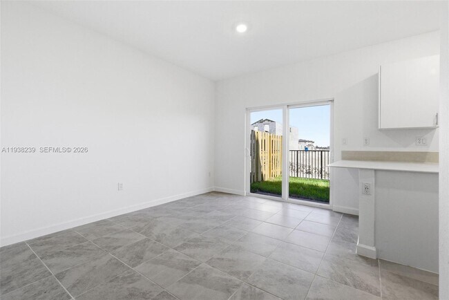 Building Photo - 2705 SE 25th Ave