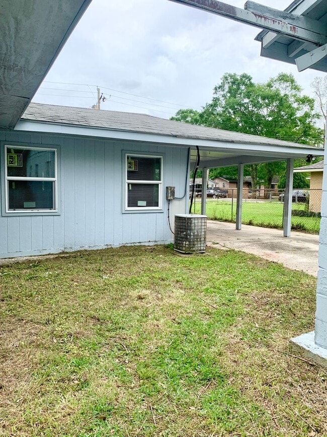 Building Photo - 3BD/2BA House for Lease in Bristol Place Subdivision in Baton Rouge