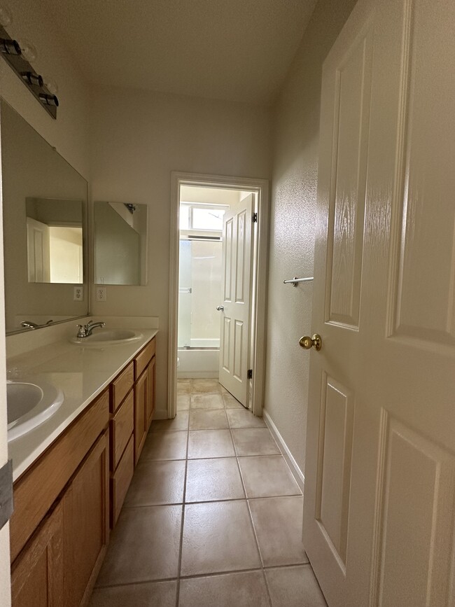 Building Photo - 25705 Crestfield Dr