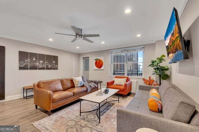 Primary Photo - 300 Peachtree St NE
