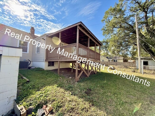 Building Photo - Charming 3-Bedroom Home with Covered Deck ...