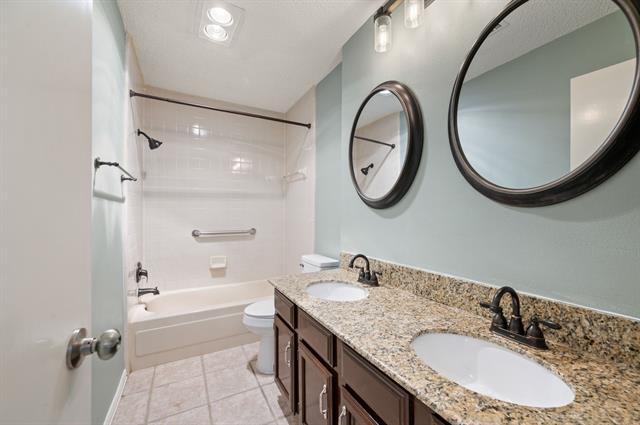 Building Photo - 1037 Colony St