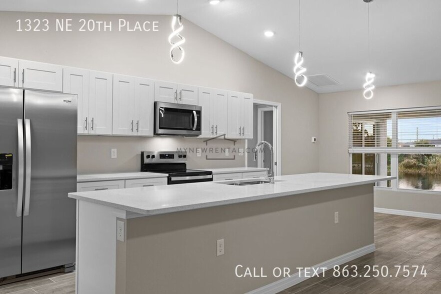 Building Photo - 1323 NE 20th Pl