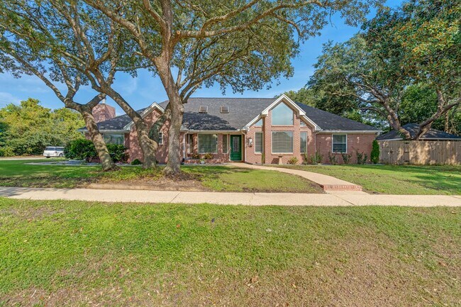 Building Photo - Beautifully Updated Home in Navarre!