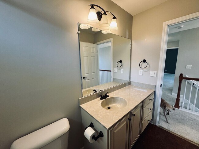 Building Photo - South AVL - Well Kept, Large Home with Garage