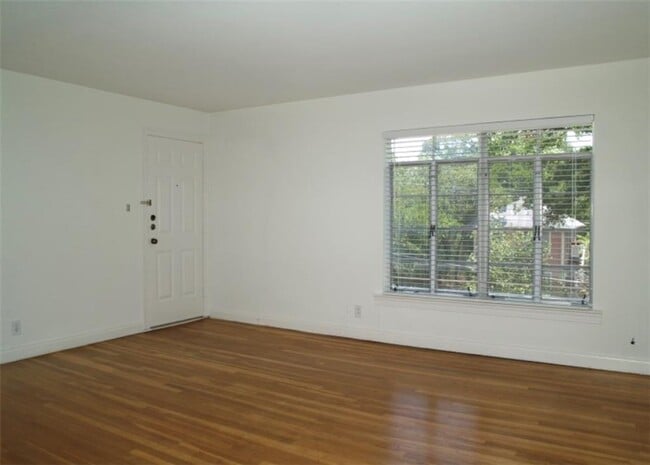 Building Photo - 307 E 33rd St