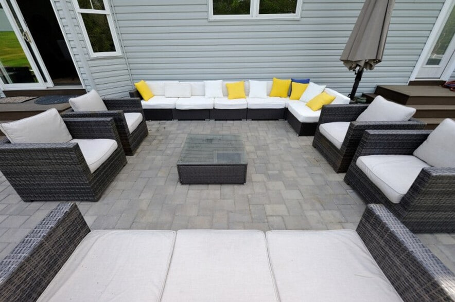 Building Photo - 19 Quail Run