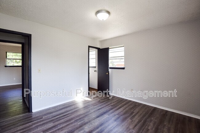 Building Photo - 1208 Cathy Ln