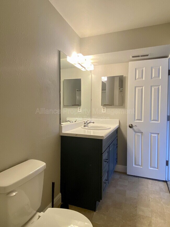 Building Photo - 5945 Breeze Ct