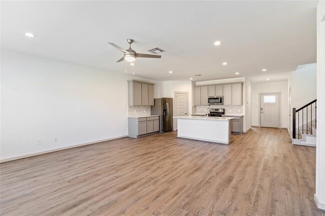 Building Photo - 29318 Hoelzen Holw Dr