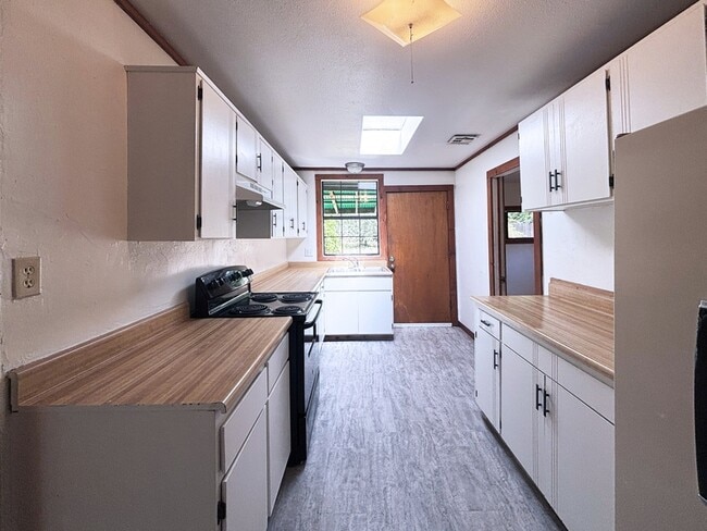 Building Photo - 3817 E Amazon Dr