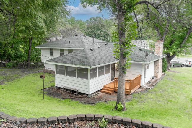 Building Photo - 9919 brookside