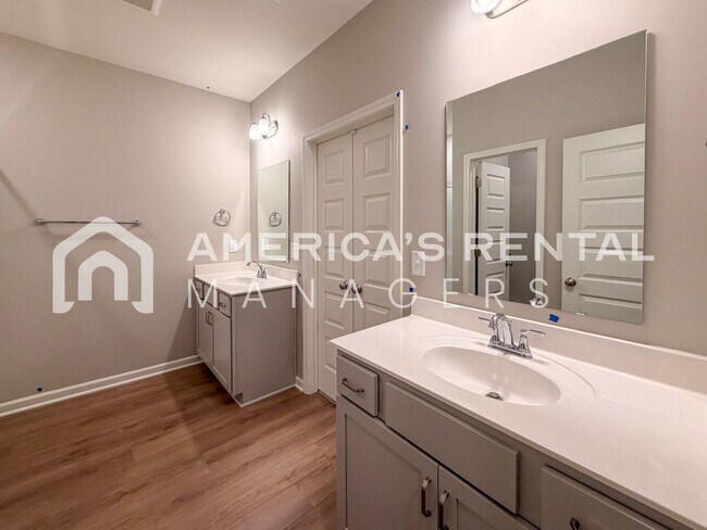 Building Photo - DEPOSIT PENDING!!! - Brand New Three Bedroom Hudson Plan for Rent in Tuscaloosa! Sign a 13-month ...