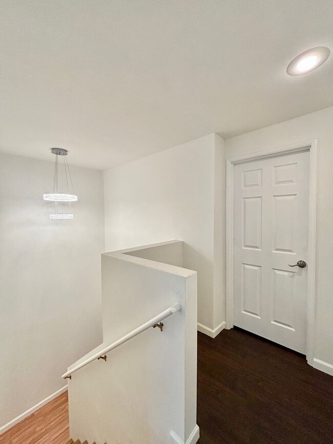 Building Photo - Bright & Spacious Lakemont Townhome For Rent