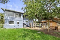 Building Photo - 902-902 Sherwood Forest Dr