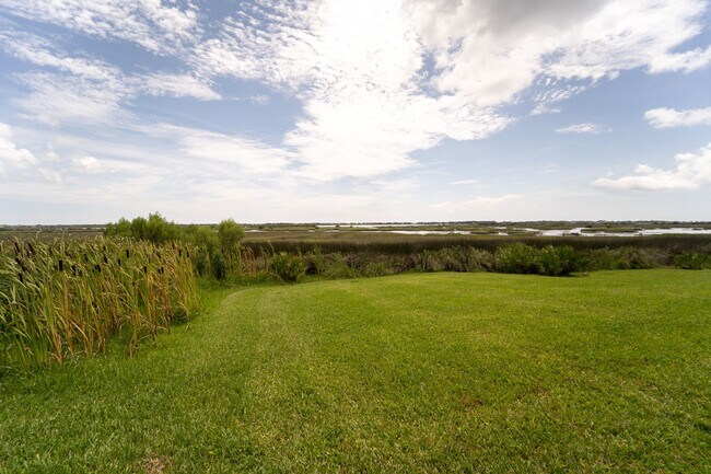 Building Photo - Comfortable Condo Living in St. Augustine Shores