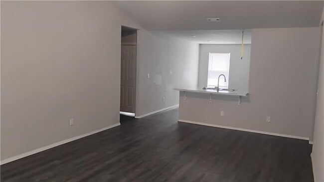 Building Photo - 1701 Forest Dr