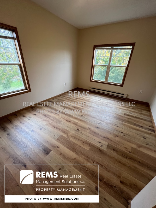 Building Photo - 33 Grand Canyon Dr