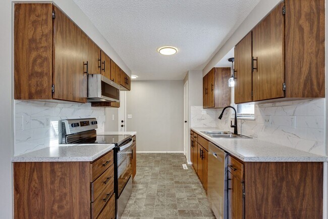 Building Photo - Don’t miss out on this beautiful 3 bedroom, 2 bath home in Bel Aire!