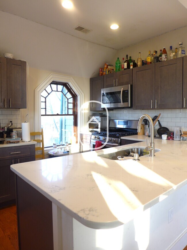 Building Photo - 45 Beech Glen St