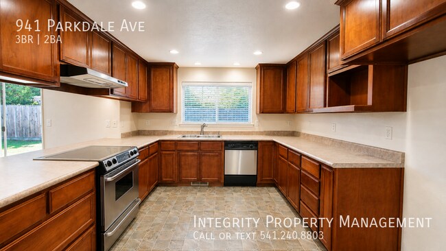 Building Photo - 941 Parkdale Ave