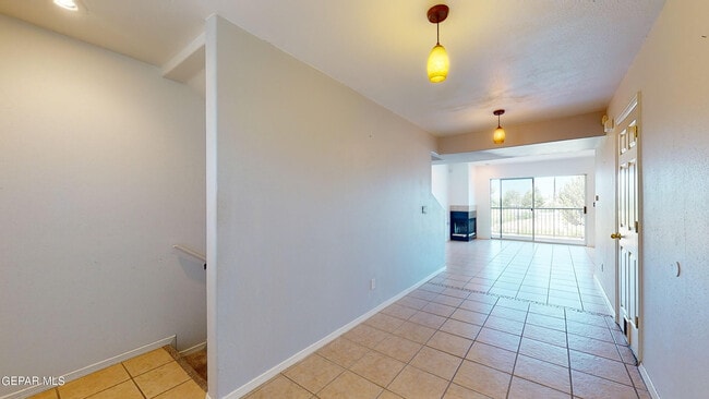 Building Photo - 6256 Escondido Dr