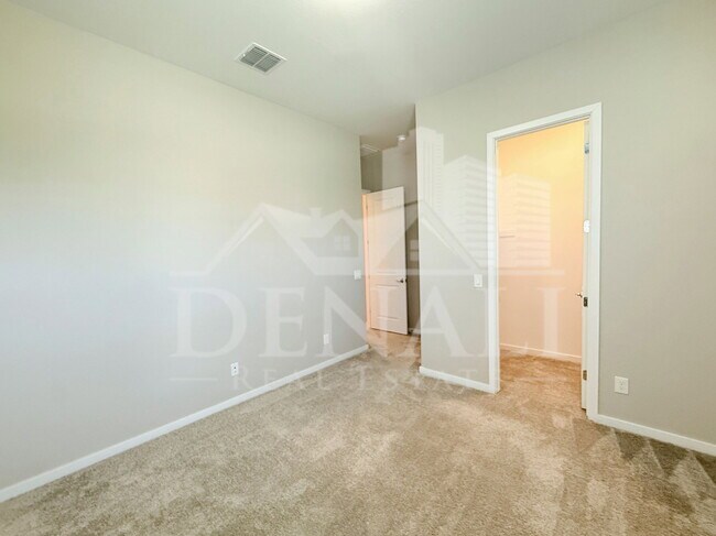 Building Photo - 1153 E Nolan Pl