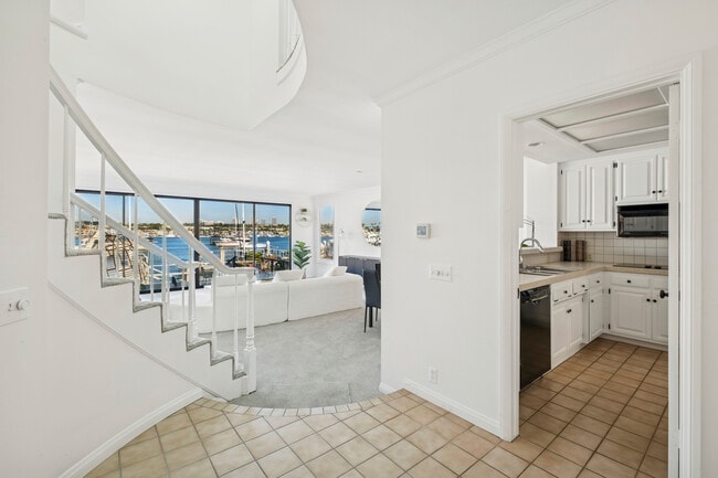 Building Photo - 1214 E Balboa Blvd