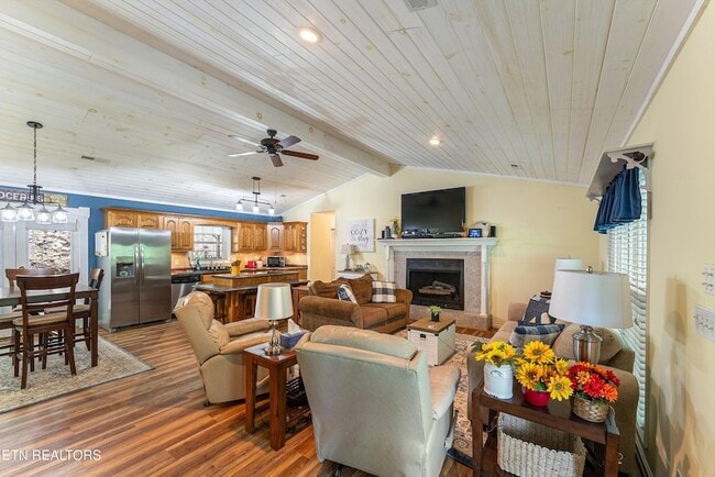 Building Photo - 519 Country Oaks Dr