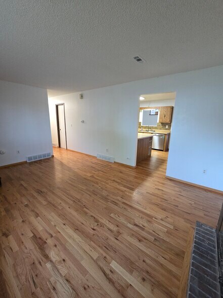 Building Photo - 403 Greenway Dr