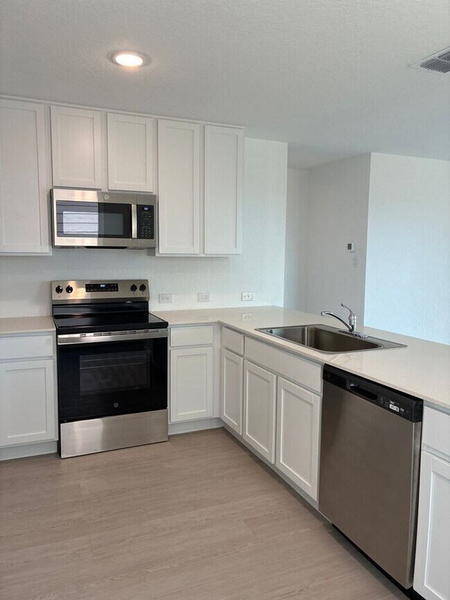 Building Photo - Charming 4 beds 2 baths in San Antonio!